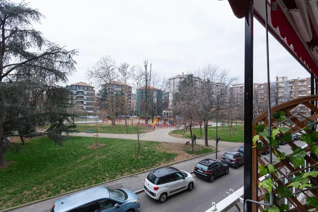 Large Apartment Close To Metro Milano Exterior foto