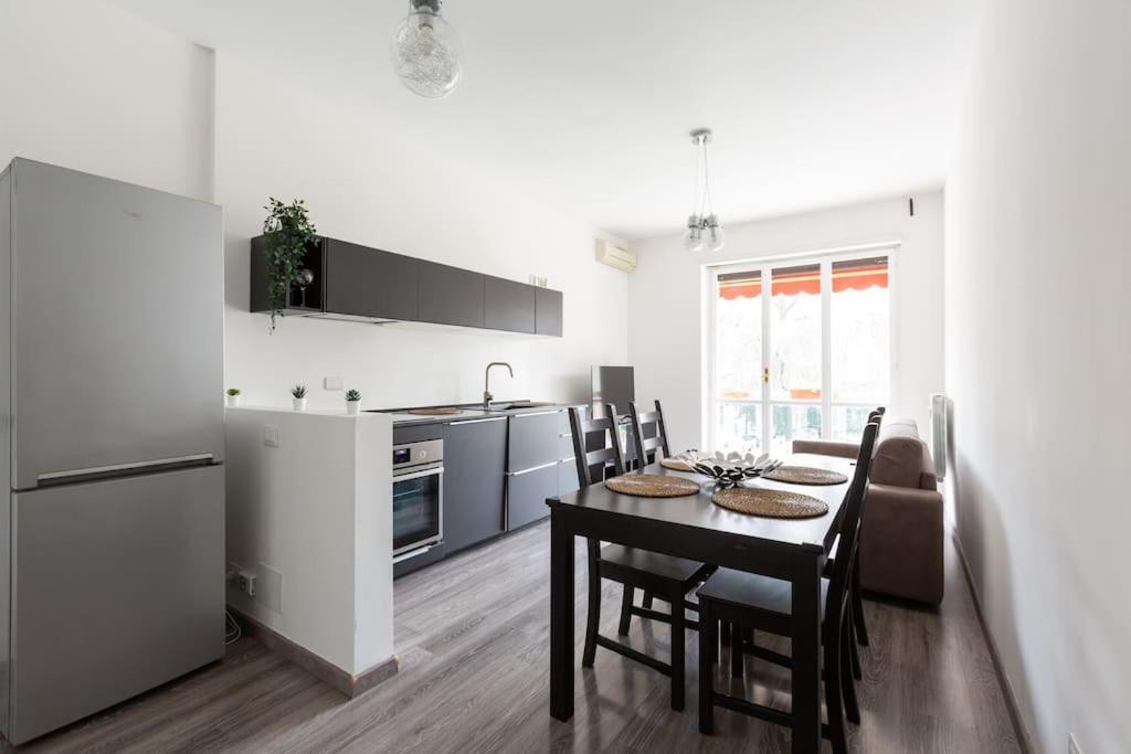 Large Apartment Close To Metro Milano Exterior foto
